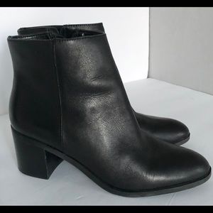 Vince Camuto black leather bootie size 8 Like New